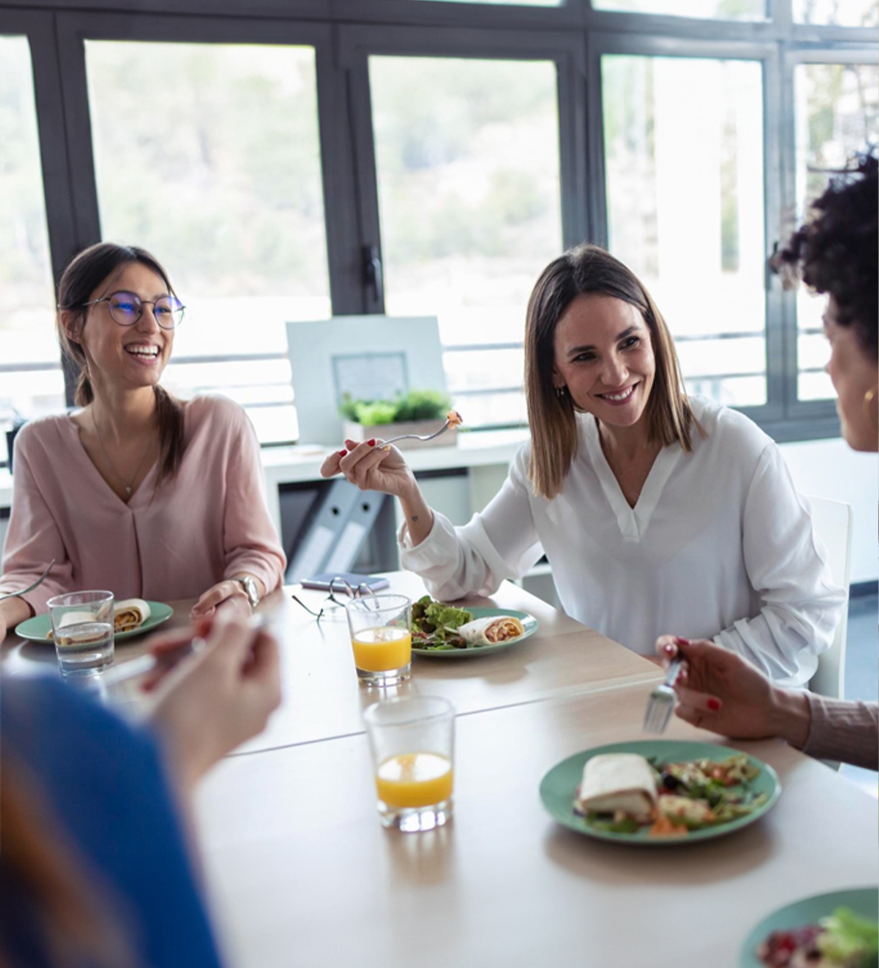 company_group_eating