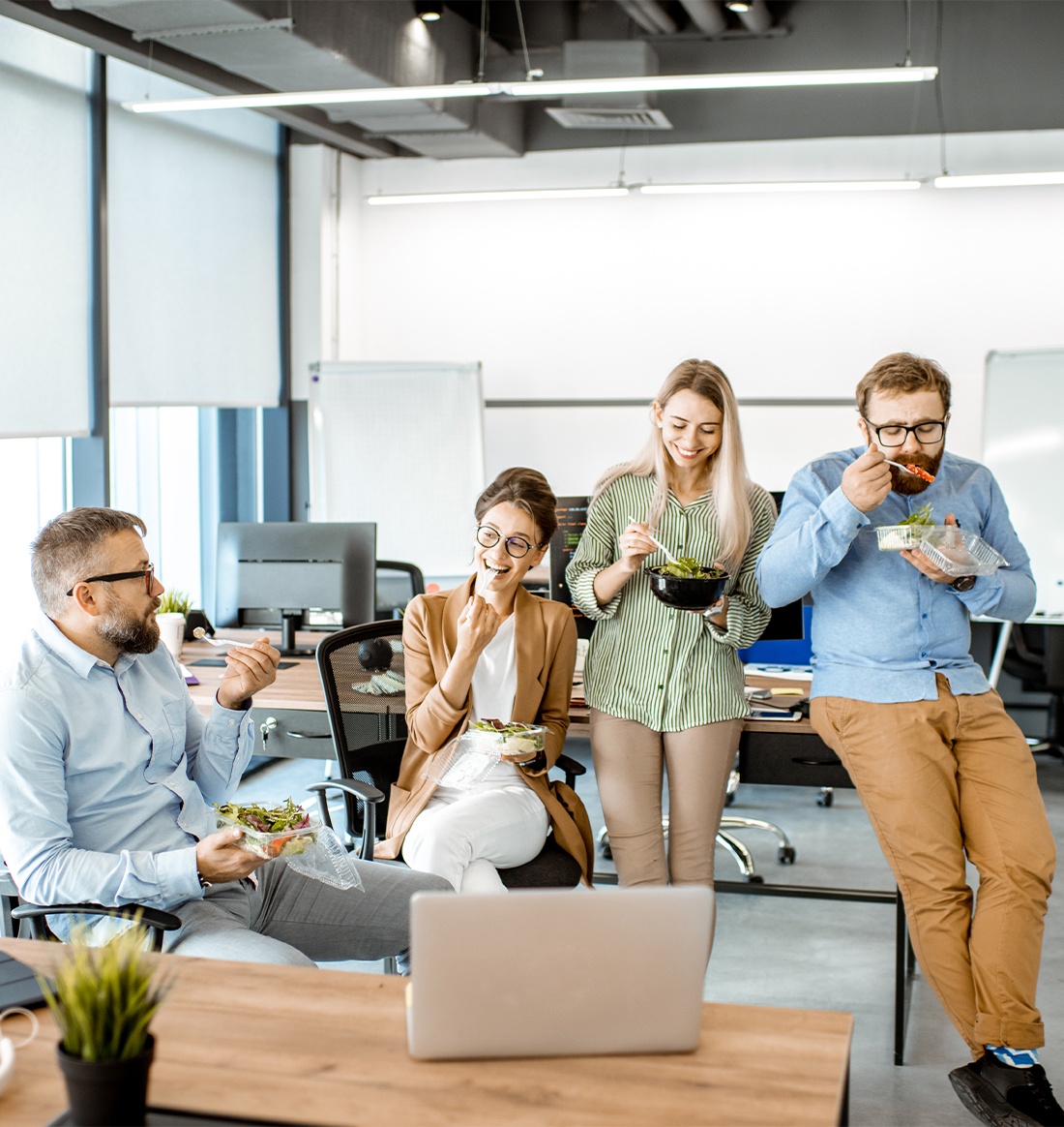 company_group_eating_2