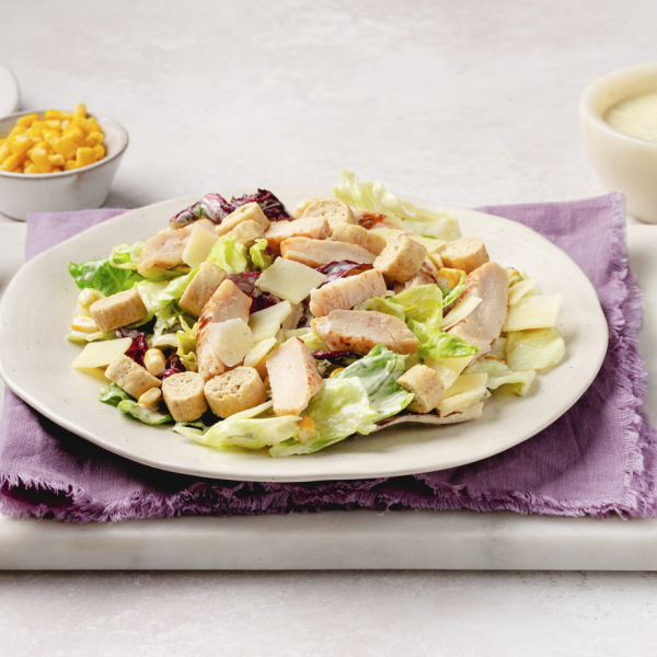 Σαλάτα Caesar’s με κοτόπουλο & flakes παρμεζάνας